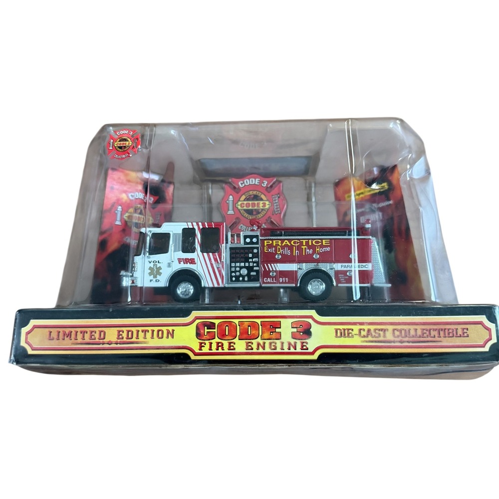 Code 3 Collectibles Ferrara Inferno Fire Engine Limited Edition Die-Cast 1/64